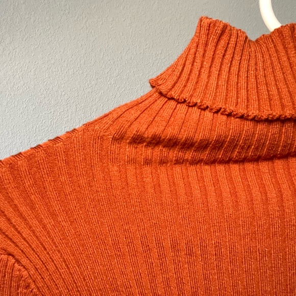 Rust turtleneck long sleeve - Picture 2 of 2